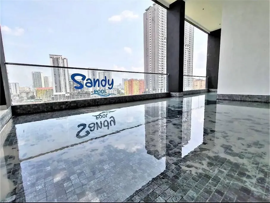 New Brand Ktv Set, Netflix, 3 Queen Bed High Floor Jelutong Apartment