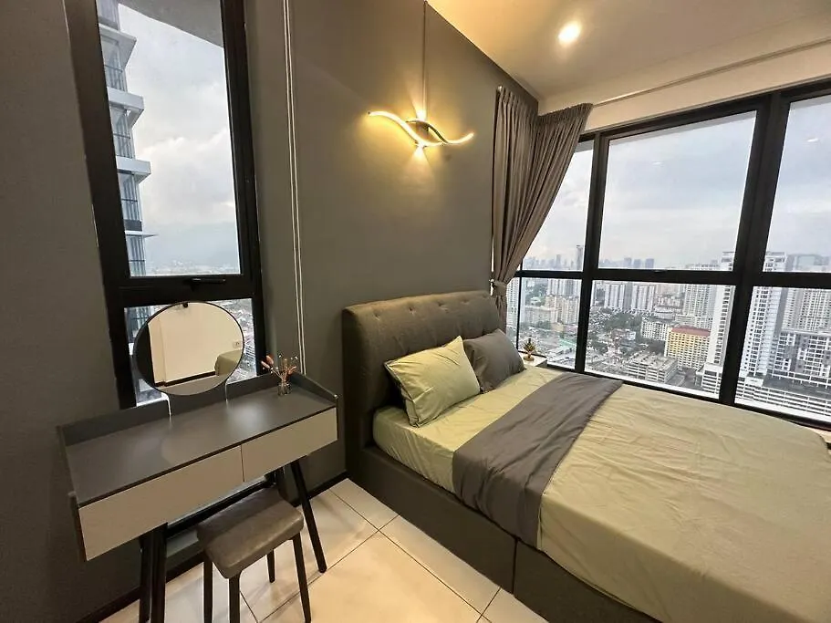 New Brand Ktv Set, Netflix, 3 Queen Bed High Floor Jelutong