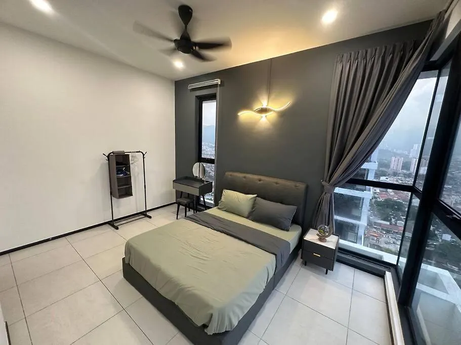 Апартаменты New Brand Ktv Set, Netflix, 3 Queen Bed High Floor Jelutong Малайзия