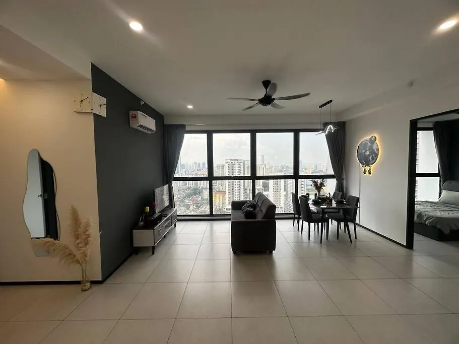 Apartment New Brand Ktv Set, Netflix, 3 Queen Bed High Floor Jelutong Malaysia