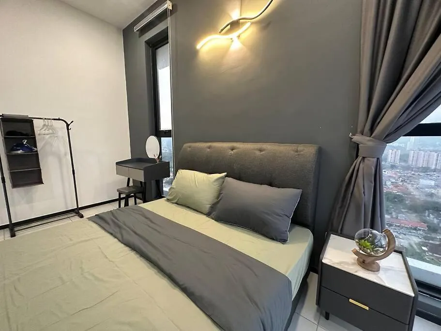 Апартаменты New Brand Ktv Set, Netflix, 3 Queen Bed High Floor Jelutong Малайзия
